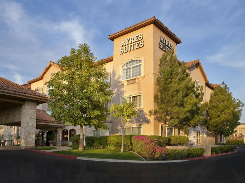 安大略米尔斯购物中心艾瑞斯套房酒店 外观 照片